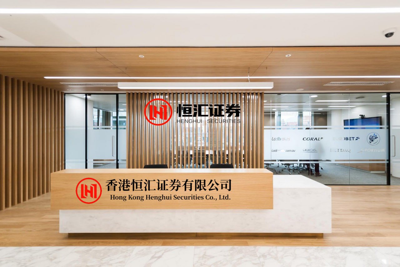 淘配网配资APP下载 龍V卡：1、打开股票k线图，点月K线，确认在上升趋势通道里。2、看周线，确认在月线的低点附近。3、看日线，kdj触底反弹，macd绿柱变短。4、看60分钟线，同上，确认买入，相反的时候卖出。买卖...